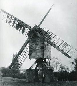 Post mill, Broughton Astley, with broken sail
