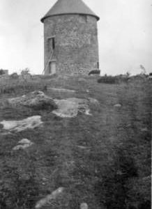 E. Tower mill. Mont-Dol