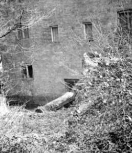 Disused wheelpit, Coster's Mill, West Lavington