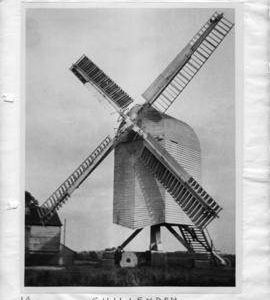 Post mill, Chillenden, full height with child for size comparison