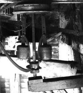 Governors in situ, post mill, Moreton