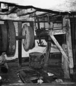 Shaft and crane, Manor Farm Mill, Broughton