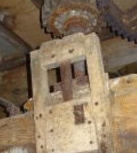 Mechanism for putting wind stone nut in/out of gear, smock mill, Crowfield