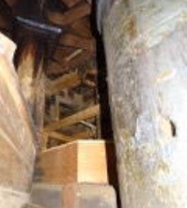 Main post, stones, upright shaft and great spur wheel, Cat and Fiddle Mill, Dale Abbey